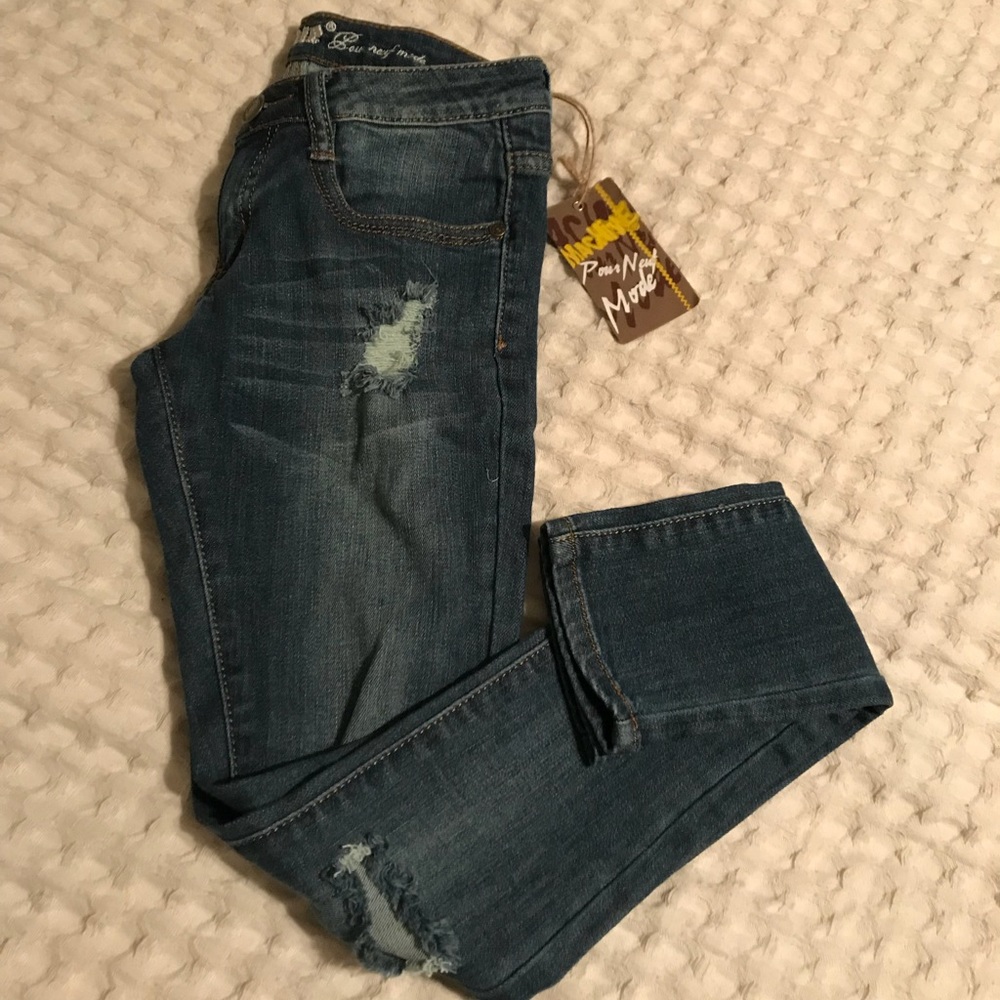 Distressed skinny jeans